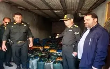 کشف 15 هزار لیتر انواع فرآورده‌های نفتی قاچاق در قصرشیرین

