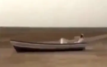 قایق سواری در صحرا! + فیلم