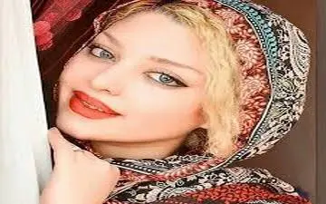 تیپ و حجاب عجیب بازیگر دورگه ایرانی هندی در حرم مطهر امام رضا