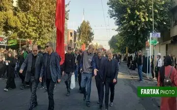 حضور یزدانی و مدیرکل دفتر شهردار در راهپیمایی از جاماندگان اربعین 