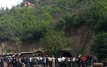 انتقال پیکر 7 معدن کار دیگر از معدن آزادشهر