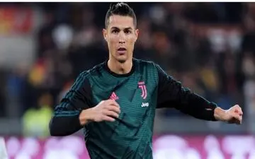 رونالدو ماسک و روپوش مخصوص برای مقابله با کرونا هدیه کرد
