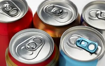 وقتی نوشیدنی انرژی زا می‌خوریم چه اتفاقی در بدن می‌افتد؟