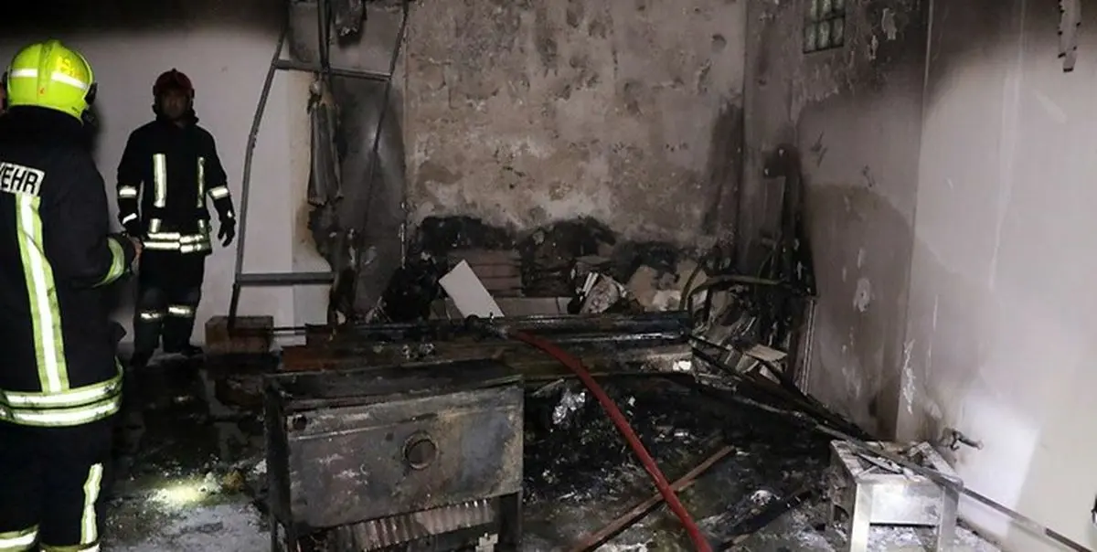 نجات 4 نفر از جمله یک خانم باردار از میان شعله‌های آتش و دود در مشهد