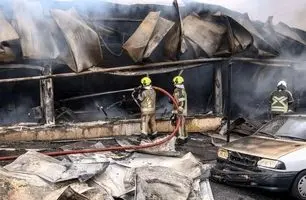 بازار بزرگ جنت‌آباد در آتش؛ لحظه‌ای که همه‌چیز خاکستر شد