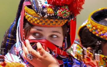 قبیله‌ای در پاکستان که زیباترین زنان جهان را دارد! + عکس و ویدیو
