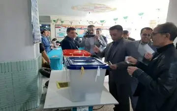 دادستان چرداول رأی خود را به صندوق انداخت‌