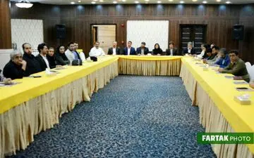  نشست تورلیدرها برای جذب گردشگر در سالن آناهیتا هتل پارسیان کرمانشاه