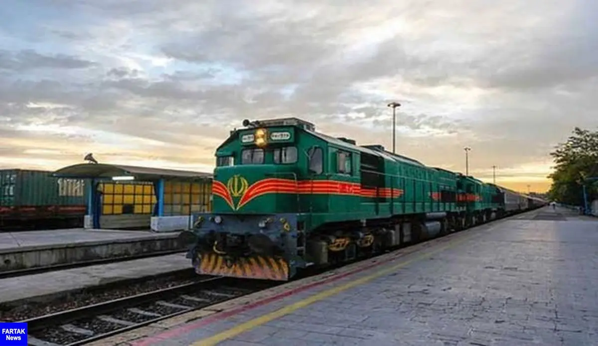 توقف قطار تهران به شیراز در آباده