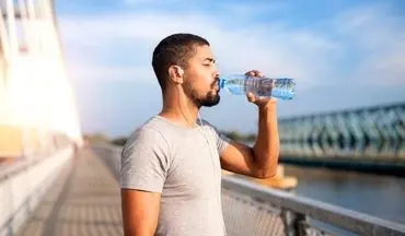 چطور با نوشیدن آب وزن کم کنیم؟