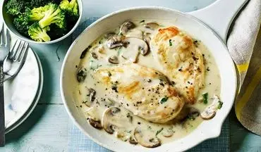 طرز تهیه خوراک مرغ با سس قارچ؛ یک غذای جذاب و خوش‌طعم