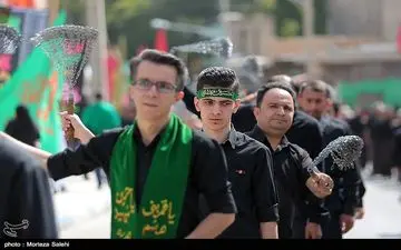 اصفهان / منزل به منزل به یاد شهدای جبهه‌ها در عاشورای حسینی