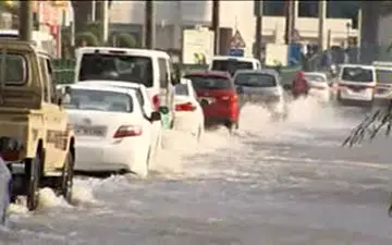 ترافیک در خیابان‌های دوحه به دلیل وقوع سیل + فیلم 