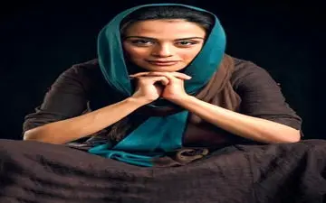 پوشش متفاوت مونا فرجاد در سن پترزبورگ! (عکس)