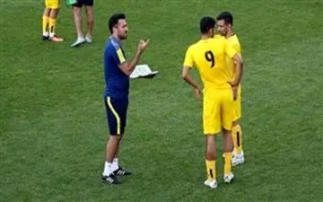 پاسخ تند مربی سپاهان به انتقادات از این تیم