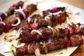 طرز تهیه کباب چنجه خانگی؛ نکات طلایی برای کبابی نرم و آبدار