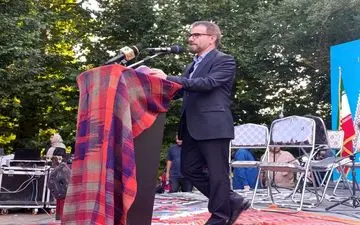 

صنایع‌دستی، روایتگر هویت و پلی برای پیوند ملت‌ها است



