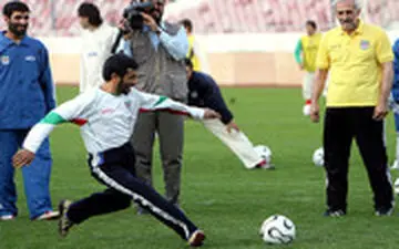  استقلالی بودن احمدی‌نژاد روی آنتن زنده لو رفت!