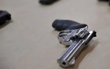 کشف ۹۲ کلت در کرمانشاه ربطی به حوادث تروریستی تهران ندارد