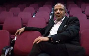 فیلم کمتر دیده شده از امیر جعفری وقتی در تلویزیون سرود می‌خواند