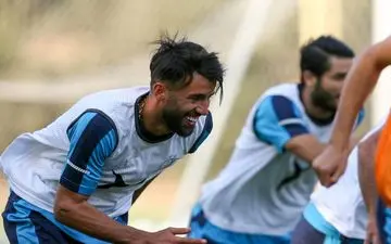 شادابی و رضایت ستاره جوان استقلال/خنده‌های از ته دل+عکس