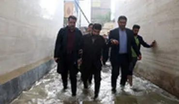  واکنش استاندار خوزستان به ویدئوی جنجالی:اینکه دستم را در آب بگیرند که نیفتم،کار خلاف شرعی است؟
