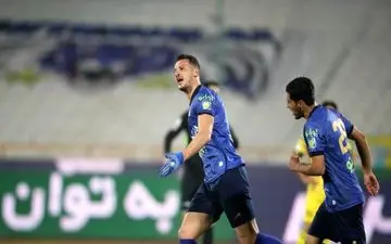 بازیکن استقلال در مسیر جدایی / پیشنهاد 2 تیم لیگ برتری به بازیکن نیمکت نشین آبی ها