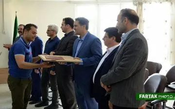 تجلیل از کارگران خدماتی و کارکنان فضای سبز شهرداری کرمانشاه در فرهنگسرای گل‌نرگس