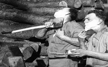 عکس/اصلاح صورت با تبر در قدیم!