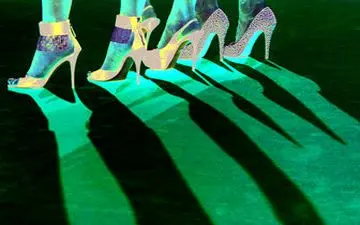  باز هم کفش و لباس در کن حاشیه‌ساز شد