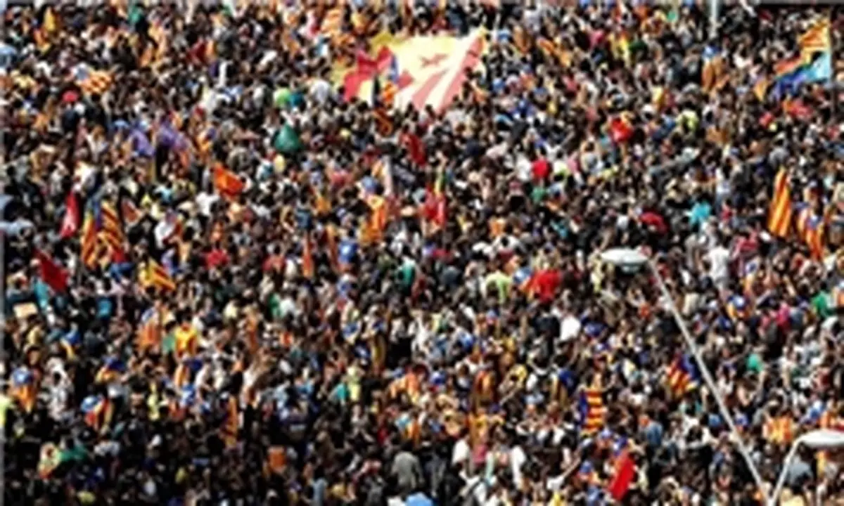 تظاهرات هزاران دانشجو در حمایت از برگزاری همه پرسی استقلال کاتالونیا