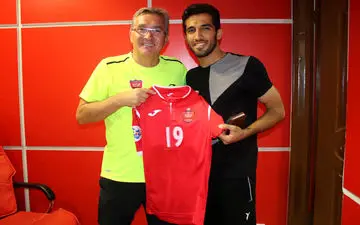 بازگشت وحید امیری به پرسپولیس صحت ندارد