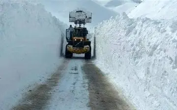 محاصره ۱۰۸ روستای الیگودرز در برف/ ارتفاع ۴ متری برف ‌در گردنه نمک 