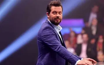 حضور پژمان بازغی و دخترش در مراسم داریوش مهرجویی | اشک های پژمان بازغی برای استادش دل همه را لرزاند
