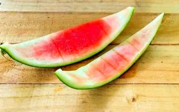 پوست هندوانه را دور نریزید! طرز تهیه یک میان وعده سالم و مغذی