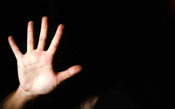 تجا.ز وحشیانه 3جوان حیوان صفت به دختر17ساله/ او مقابل چشمان نامزدش آزار جنسی شد!