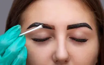 حنای ابرو به درد کدوم خانم ها میخوره؟ و چه کسانی نباید استفاده کنن؟