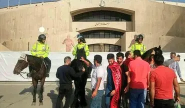 حضور پلیس اسب سوار در استادیوم آزادی/عکس