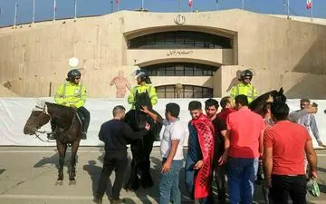 حضور پلیس اسب سوار در استادیوم آزادی/عکس