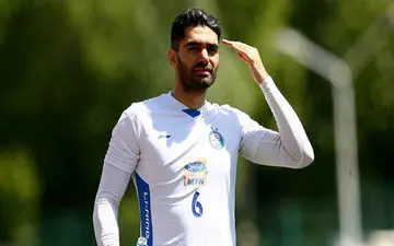 فوری؛ علی کریمی در باشگاه استقلال حاضر شد