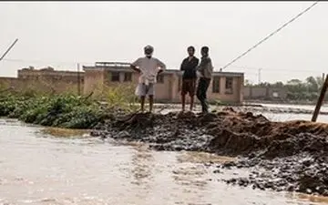 پتروس‌های فداکار خوزستانی مانع ورود سیل به مزارع شدند