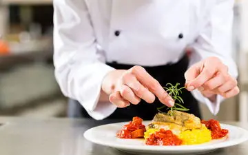 میخوای دست و پنجه ات رو به رخ بکشی؟ بیا تا طرز تهیه یک پلو مجلسی و فوق العاده خوشمزه رو بهت نشون بدم!