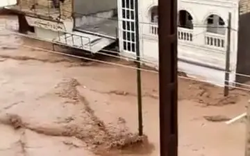 جدیدترین تصاویر از لحظه هجوم سیلاب به پلدختر 