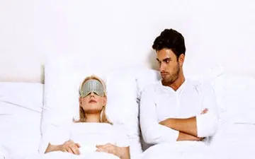 تصور شخص دیگری در رابطه جنسی با همسرم اذیتم می‌کند/ چکار کنم؟