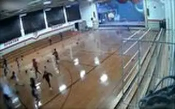 تخریب سالن ورزشی توسط طوفان شدید