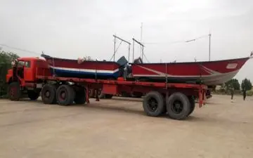 
8 فروند قایق صیادی از بندر امام حسن به مناطق سیل‌زده منتقل شد