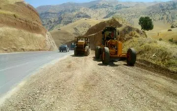 ۱۲۰کیلومتر تیغه‌زنی در راه‌های شهرستان روانسر انجام شده است