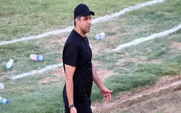 پیروز قربانی: بعضی ها زمین فوتبال را با میدان تره بار اشتباه گرفتند!