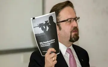  تازه ترین بحران درکاخ سفید: دستیار ویژه ترامپ  استعفا داد