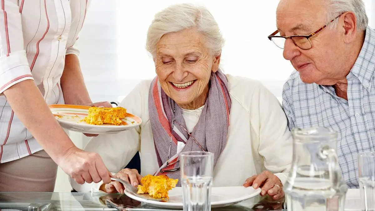 تغذیه مناسب برای سالمندان: حفظ سلامتی در دوران پیری